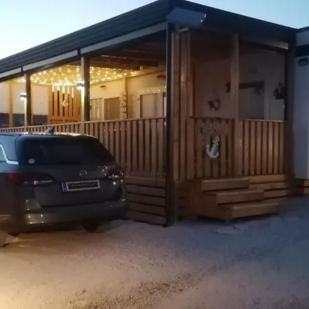 Mobile Tom 12 Ferienhaus Pakoštane