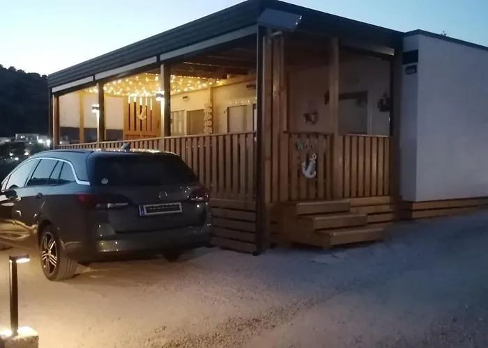 Mobile Tom 12 Semesterbostad Pakoštane