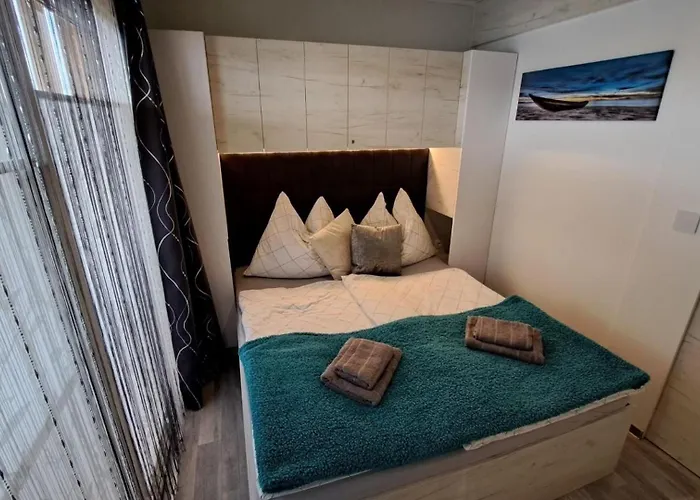 Дом отдыха Mobile Tom 12 *